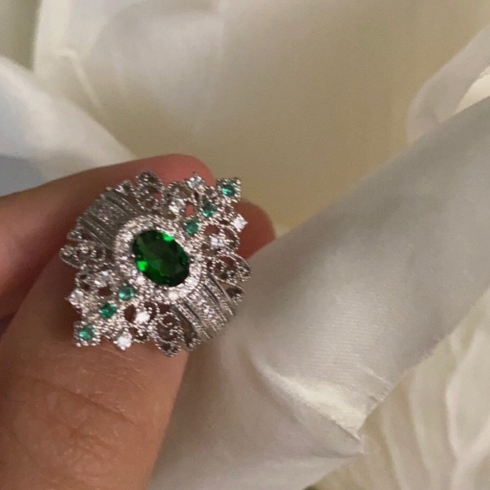 925 Silver Emerald and Diamond Vintage Ring - Picture 5 of 11